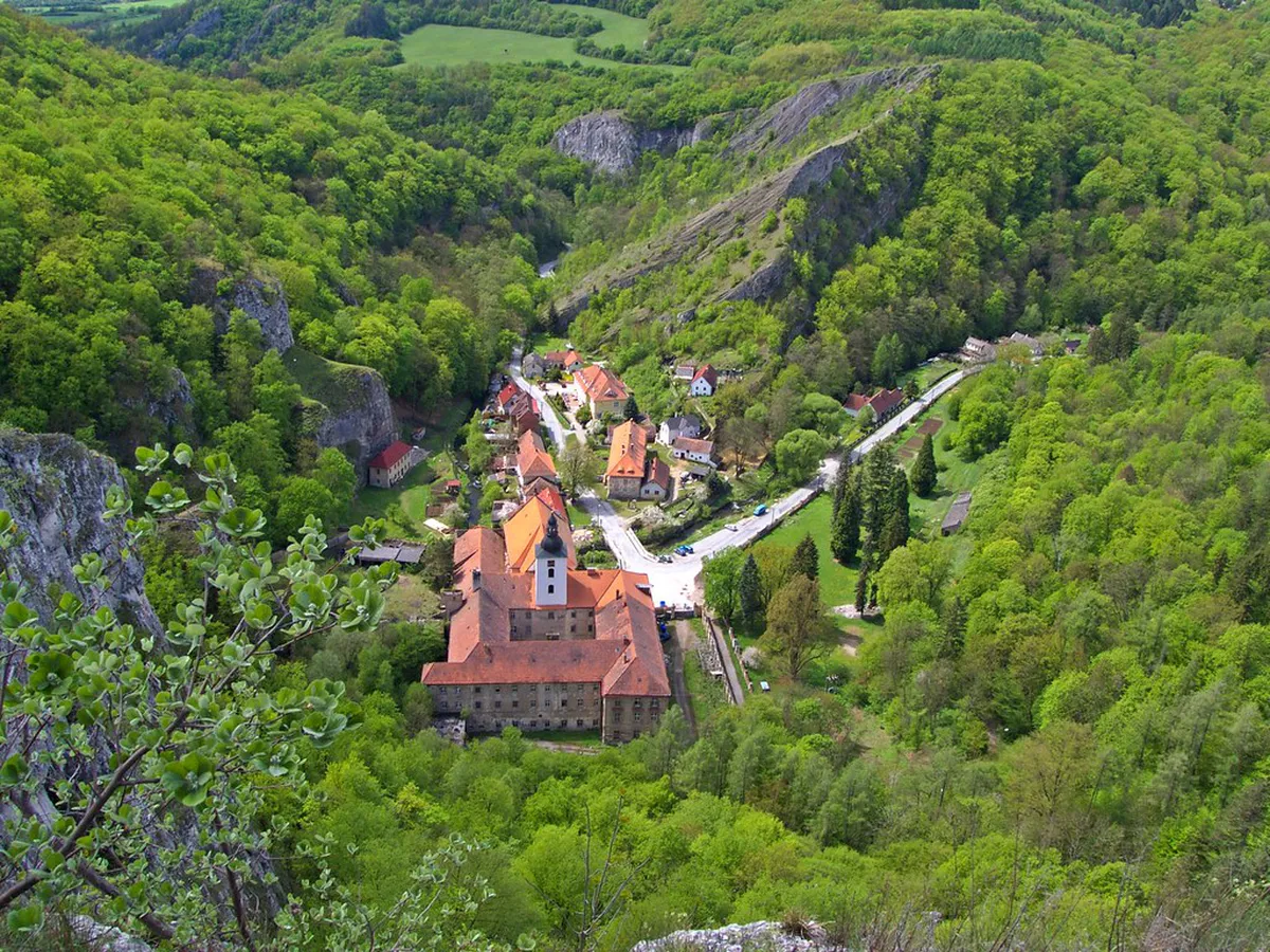 Hiking Cross Mountain Český Krumlov: A Complete 2026 Guide