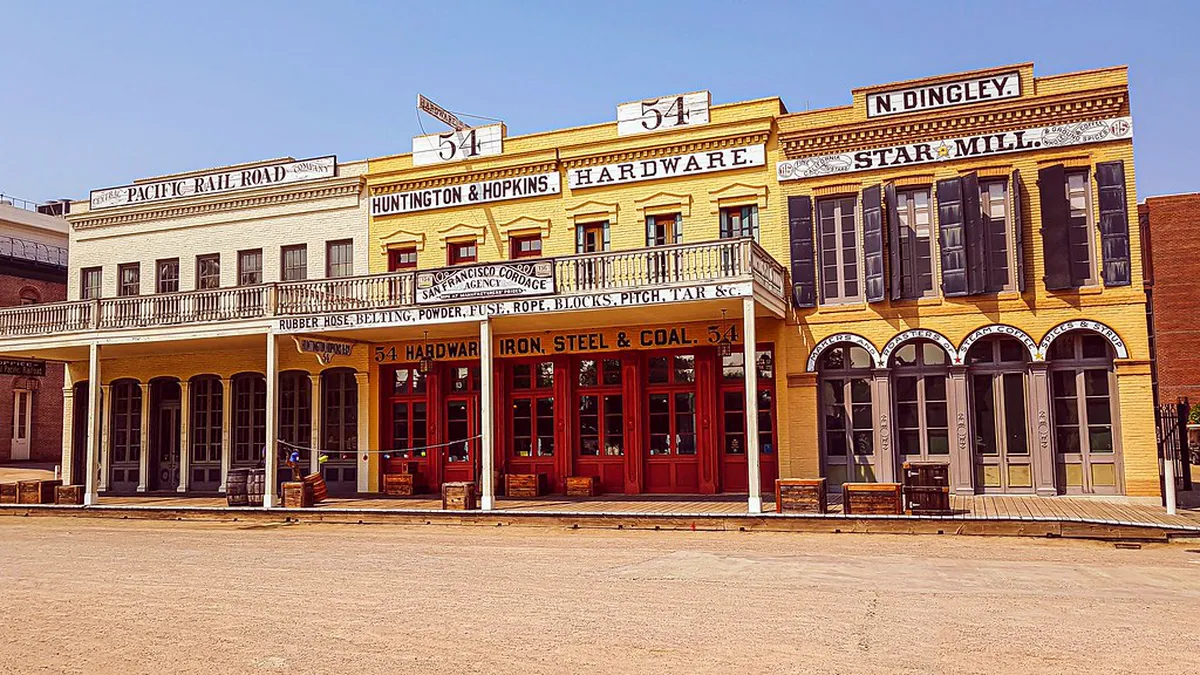 Postal Court Karlovy Vary History: 12 Must-See Landmarks