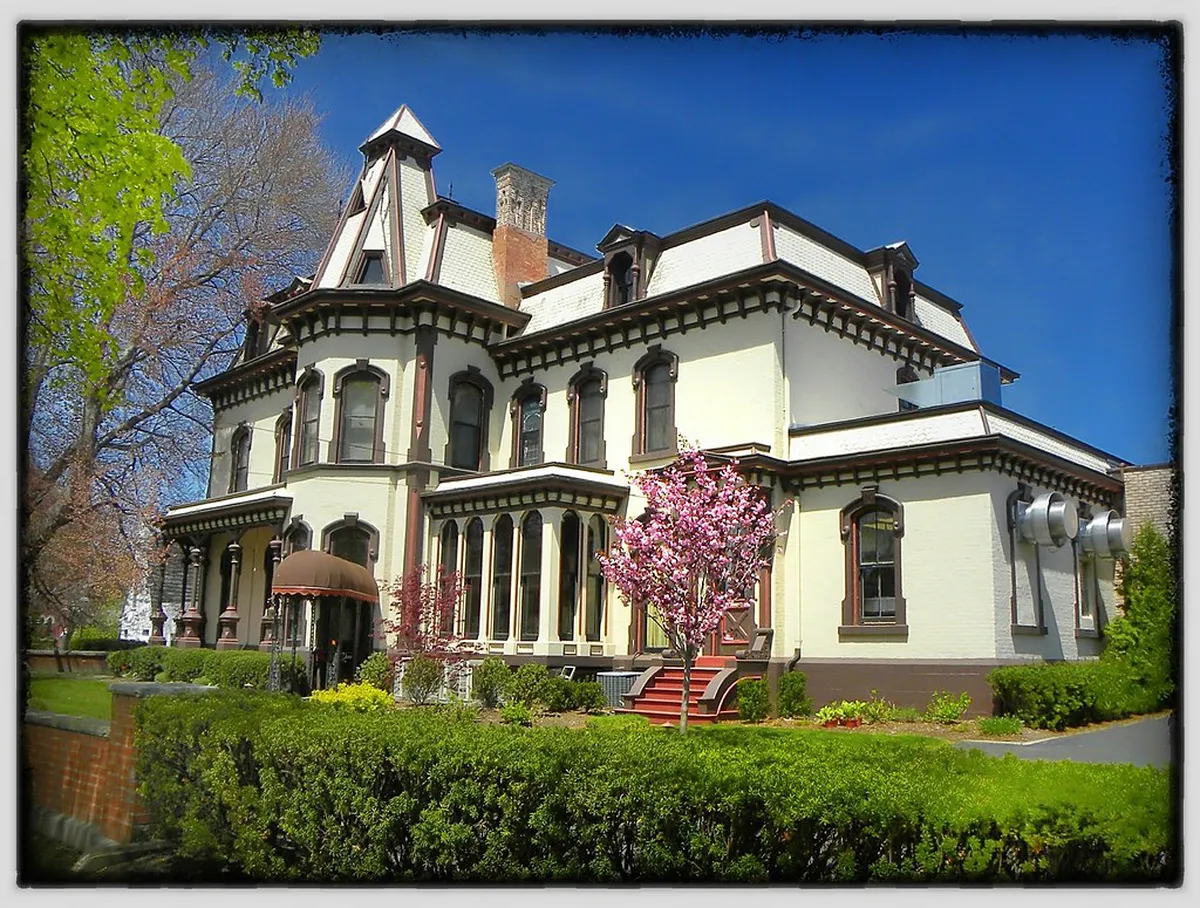 10 Best Hidden Speakeasy Bars Prague (2026 Guide)